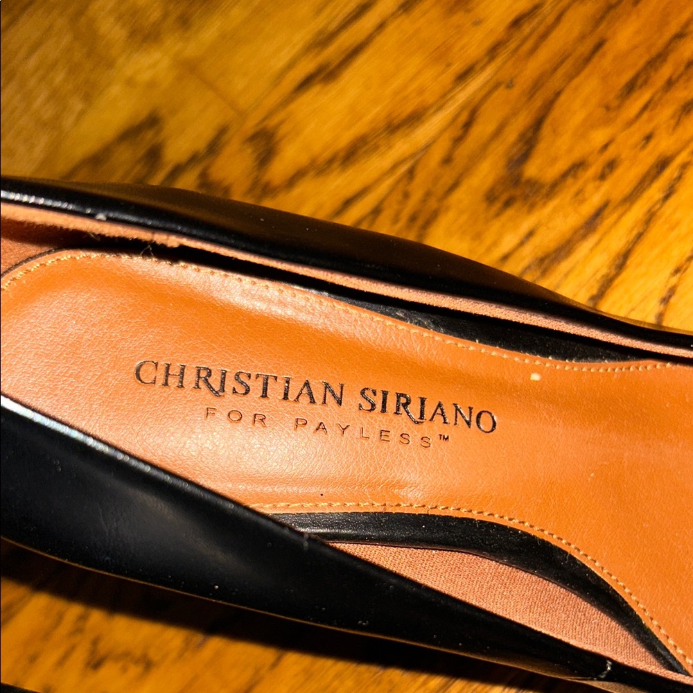 Christian Siriano Black Pointed-Toe Vegan Leather Pumps - Picture 2 of 9